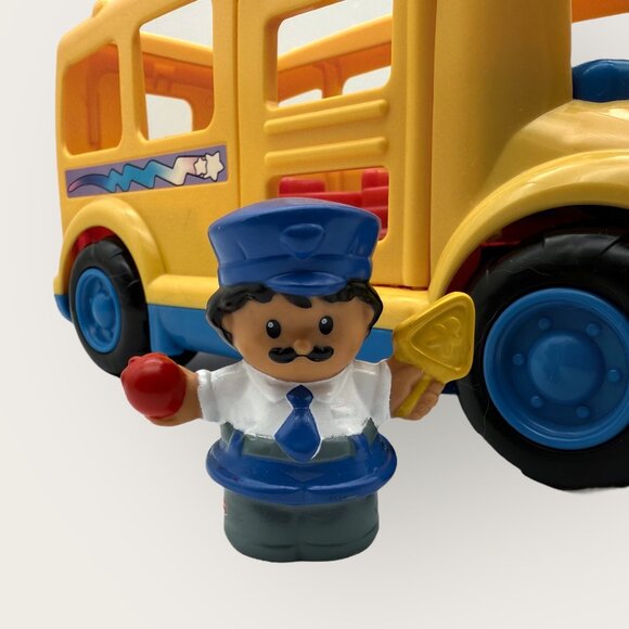 Fisher Price Little People 2002 School Bus Toy With Drive Lights Sounds Works - Picture 2 of 10